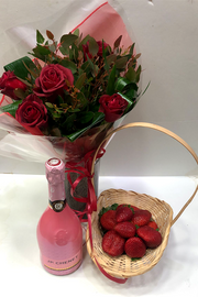סידור 5 וורדים אדומים מהממים + יין מבעבע + סלסלת תותים - Bouquet בוקט פרחים