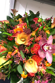זר כתום אש + קלות צבעוניות + סחלב - Bouquet בוקט פרחים